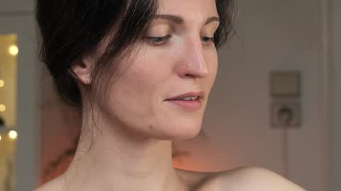 yulla dao online show from January 14, 8:04 pm