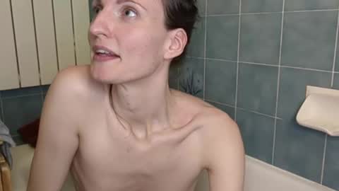 yulla dao online show from February 14, 8:05 pm