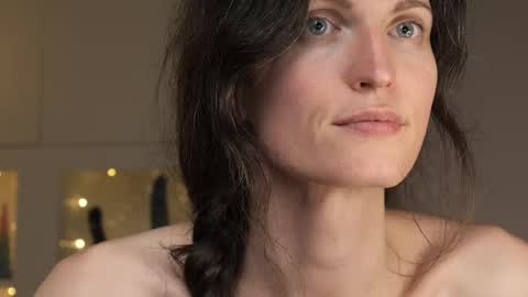 yulla dao online show from February 25, 7:58 pm