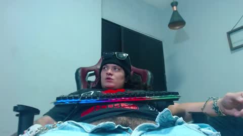 Snapshot of yumandsay chatting on November 12, 7:53 am Snowflake online show from November 12, 7:53 am