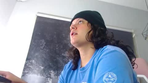 Snapshot of yumandsay chatting on December 4, 1:53 pm Snowflake online show from December 4, 1:53 pm