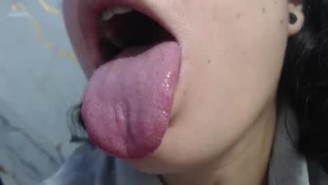 Snapshot of yumandsay chatting on December 14, 4:12 pm Snowflake online show from December 14, 4:12 pm