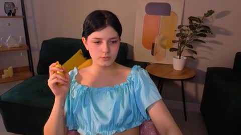 Yumi online show from March 7, 2:14 pm