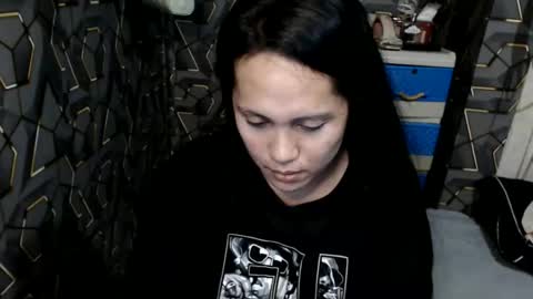 yumi online show from November 23, 2:39 pm