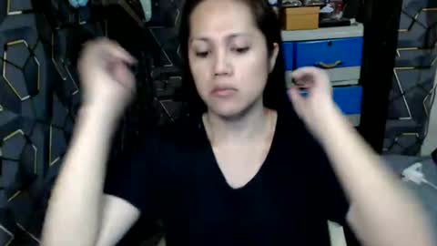 yumi online show from February 24, 11:19 am