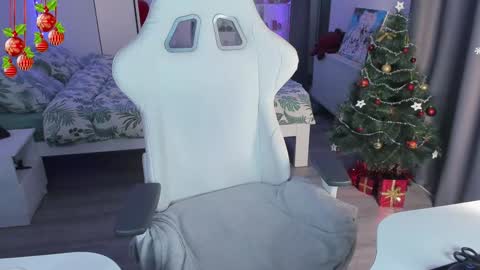 Yumi 3 online show from December 22, 2:38 pm