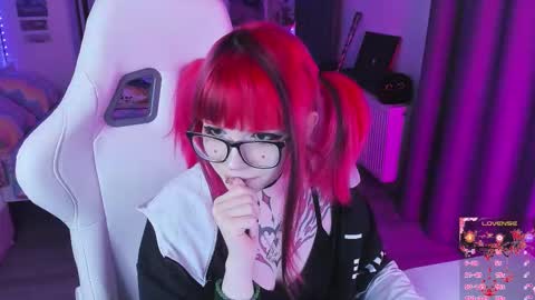 Yumi 3 online show from November 16, 8:25 pm