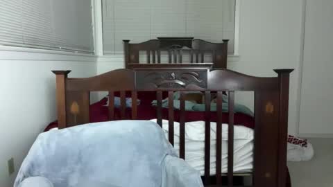 Snapshot of yumiandwolf chatting on December 14, 6:19 am yumiandwolf online show from December 14, 6:19 am