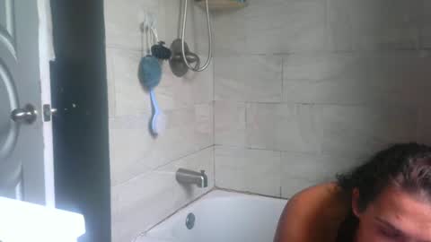 Snapshot of yumiepussyy chatting on June 25, 3:27 pm Payton kelly online show from June 25, 3:27 pm