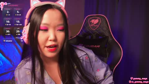 Snapshot of yummy_maya chatting on December 6, 11:00 am Chimi online show from December 6, 11:00 am