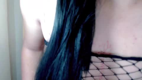 Snapshot of yummy_xandra chatting on June 1, 2:35 am Xandra online show from June 1, 2:35 am