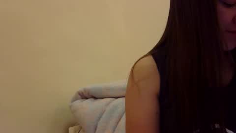 Snapshot of yummyclaya chatting on December 4, 2:26 pm yummyclaya online show from December 4, 2:26 pm