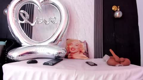 Snapshot of yummyduo chatting on May 8, 11:04 am Yummyduo online show from May 8, 11:04 am