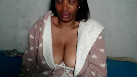 Snapshot of yummytittsxx chatting on December 20, 3:03 am yummytittsxx online show from December 20, 3:03 am