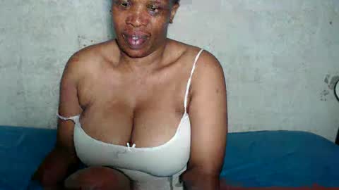 Snapshot of yummytittsxx chatting on December 29, 8:37 pm yummytittsxx online show from December 29, 8:37 pm
