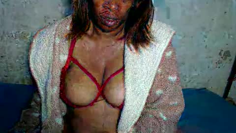 Snapshot of yummytittsxx chatting on January 2, 3:48 am yummytittsxx online show from January 2, 3:48 am