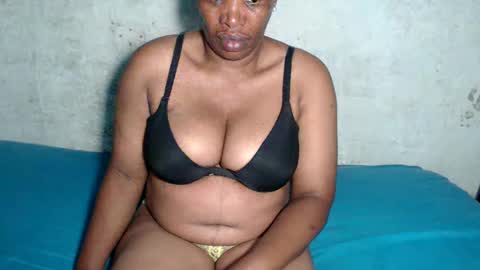 Snapshot of yummytittsxx chatting on January 6, 8:07 pm yummytittsxx online show from January 6, 8:07 pm