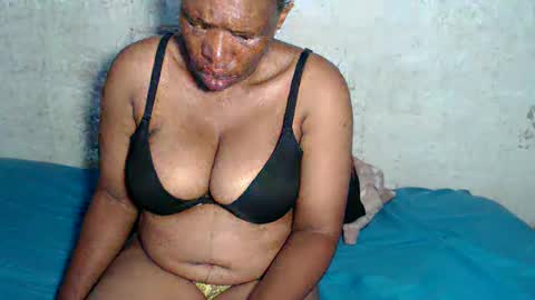 Snapshot of yummytittsxx chatting on January 7, 4:39 am yummytittsxx online show from January 7, 4:39 am