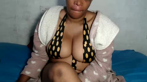 Snapshot of yummytittsxx chatting on January 8, 4:34 am yummytittsxx online show from January 8, 4:34 am