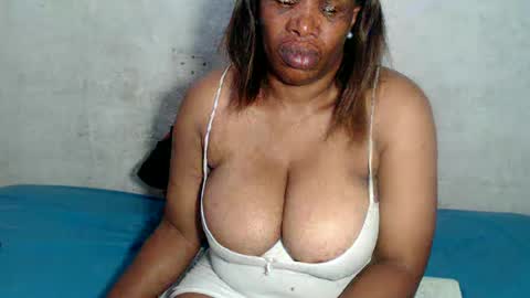 Snapshot of yummytittsxx chatting on January 15, 4:25 am yummytittsxx online show from January 15, 4:25 am