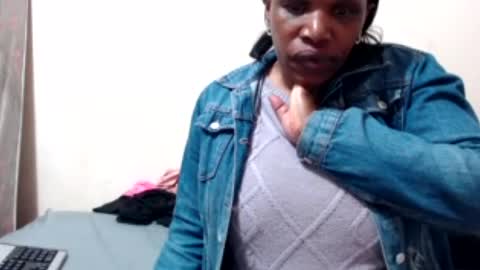 Snapshot of yummytittsxx chatting on July 22, 7:27 pm yummytittsxx online show from July 22, 7:27 pm
