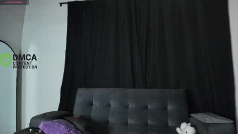 Snapshot of yungelitamor_ chatting on May 4, 4:41 am ELITA online show from May 4, 4:41 am