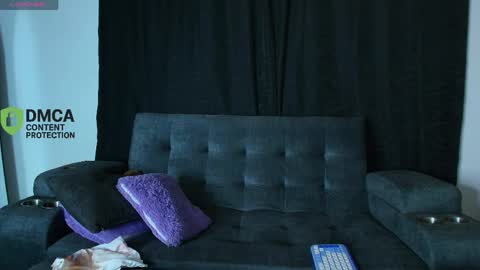 Snapshot of yungelitamor_ chatting on May 6, 4:52 am ELITA online show from May 6, 4:52 am