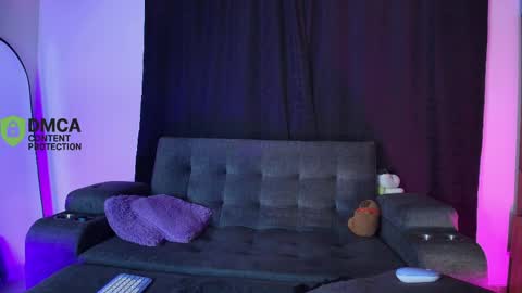 Snapshot of yungelitamor_ chatting on May 13, 5:38 am ELITA online show from May 13, 5:38 am