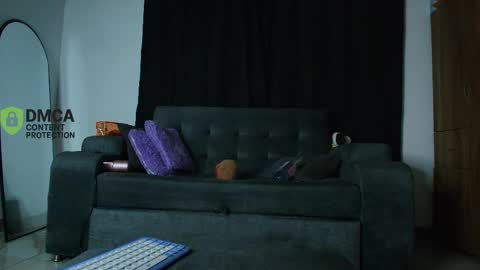 Snapshot of yungelitamor_ chatting on May 17, 5:05 am ELITA online show from May 17, 5:05 am