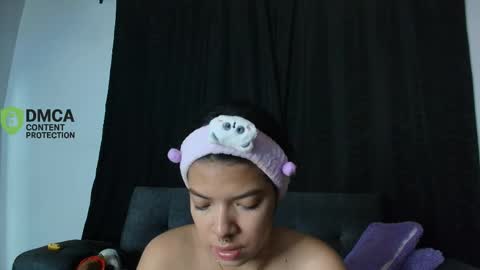 Snapshot of yungelitamor_ chatting on May 22, 4:52 am ELITA online show from May 22, 4:52 am