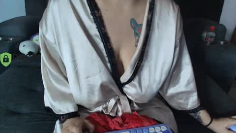 Snapshot of yungelitamor_ chatting on May 29, 5:27 am ELITA online show from May 29, 5:27 am