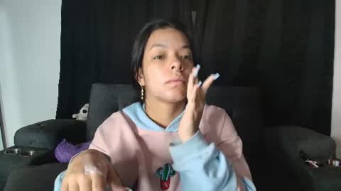 Snapshot of yungelitamor_ chatting on July 4, 5:35 am ELITA online show from July 4, 5:35 am