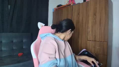 Snapshot of yungelitamor_ chatting on July 5, 4:52 am ELITA online show from July 5, 4:52 am
