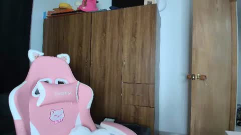 Snapshot of yungelitamor_ chatting on July 27, 4:52 am ELITA online show from July 27, 4:52 am