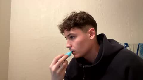 yungstudbev online show from December 19, 2:23 am