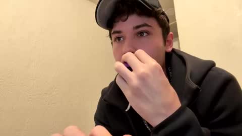 yungstudbev online show from October 18, 3:31 am