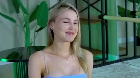 Snapshot of yungtessa chatting on July 24, 6:39 pm Tessa online show from July 24, 6:39 pm