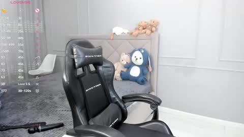 yunleah online show from September 23, 1:41 am