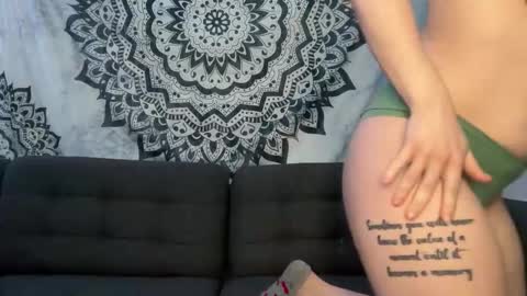 yurdreams_22 online show from March 2, 2:35 pm