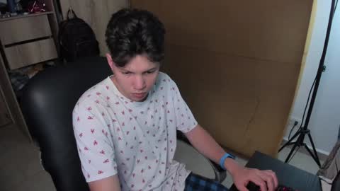 yurii_moody online show from December 28, 5:23 am