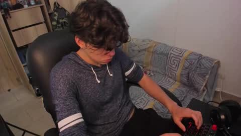 yurii_moody online show from November 19, 6:19 pm