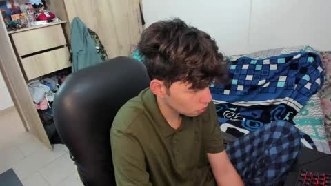 yurii_moody online show from April 28, 2:44 pm