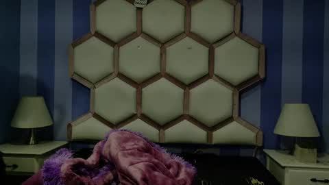 Snapshot of yvi_taylor chatting on May 4, 12:12 pm yvi online show from May 4, 12:12 pm