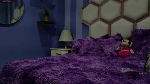 Snapshot of yvi_taylor chatting on May 11, 12:33 pm yvi online show from May 11, 12:33 pm