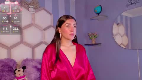 Snapshot of yvi_taylor chatting on June 1, 12:40 pm yvi online show from June 1, 12:40 pm