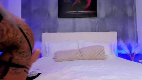 Snapshot of yviann chatting on February 25, 9:31 am YviAnn online show from February 25, 9:31 am