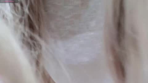 Snapshot of yviann chatting on November 17, 10:04 pm YviAnn online show from November 17, 10:04 pm