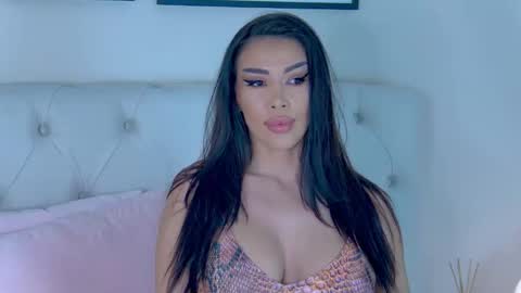 Laura online show from December 5, 2:47 pm