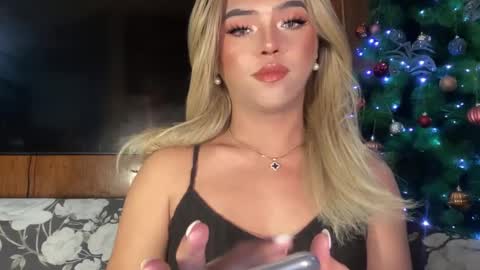 Miss Cali online show from December 10, 9:22 pm