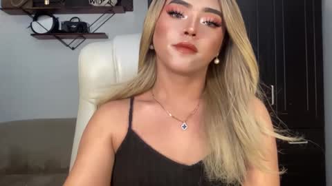 Miss Cali online show from December 12, 1:21 am